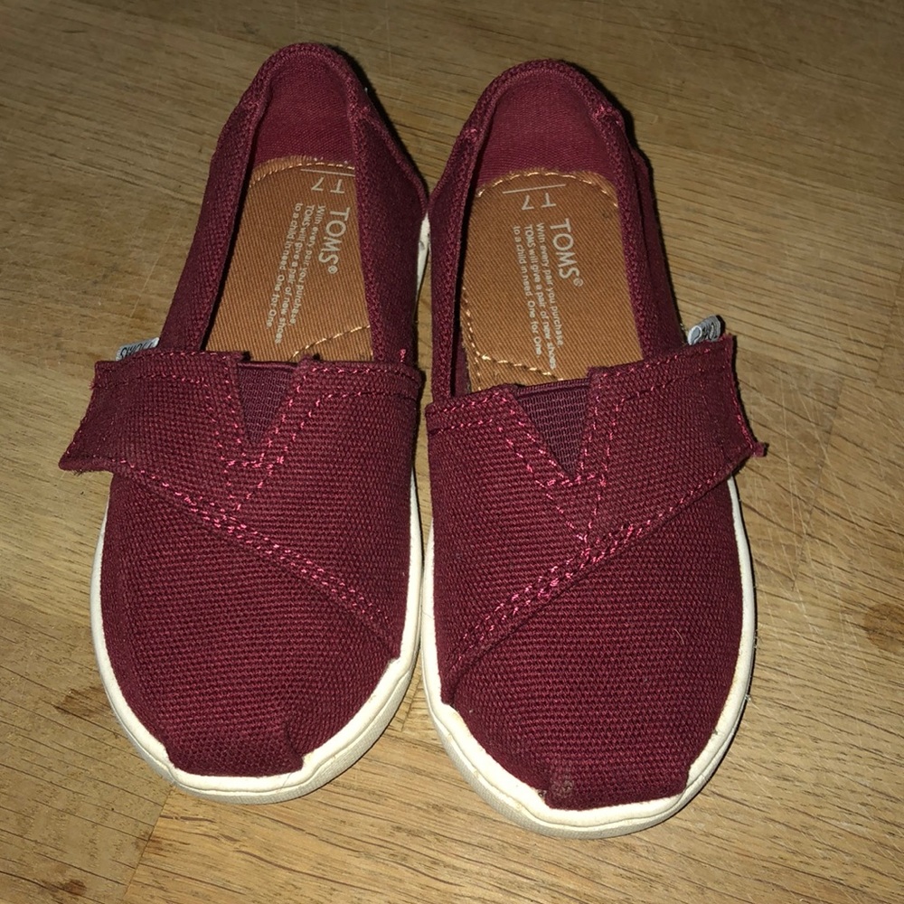 Toddler TOMS size 7